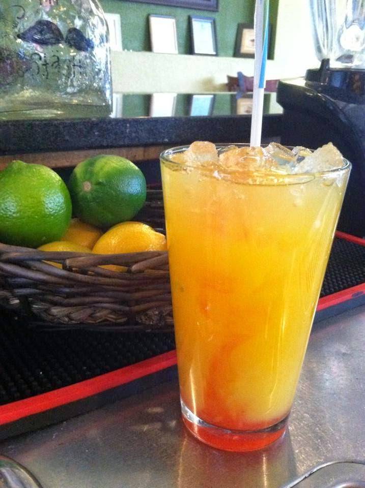 Sunset Bar & Grille | restaurant | 2140 Gunter Ave, Guntersville, AL 35976, USA | 2562640141 OR +1 256-264-0141