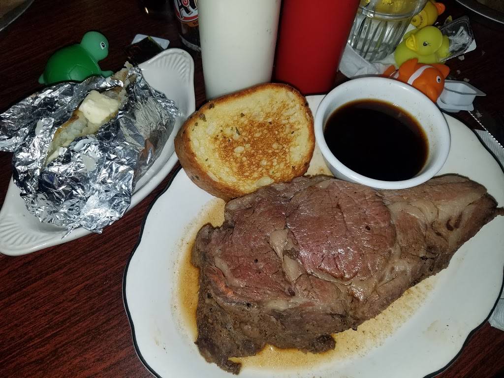 DENOS Bar & Grill | restaurant | 203 4th St, Snyder, NE 68664, USA | 4025682552 OR +1 402-568-2552