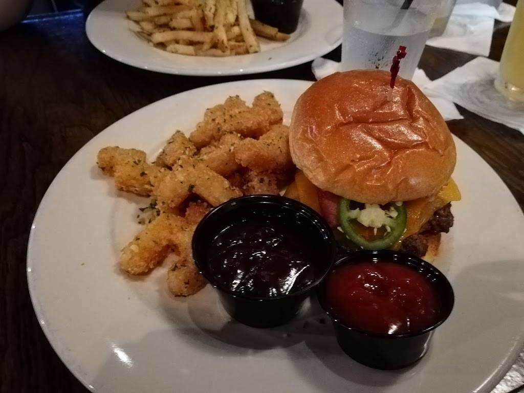 Woodhaven Bar & Kitchen | restaurant | 712 N Clark St, Chicago, IL 60654, USA | 3126249008 OR +1 312-624-9008