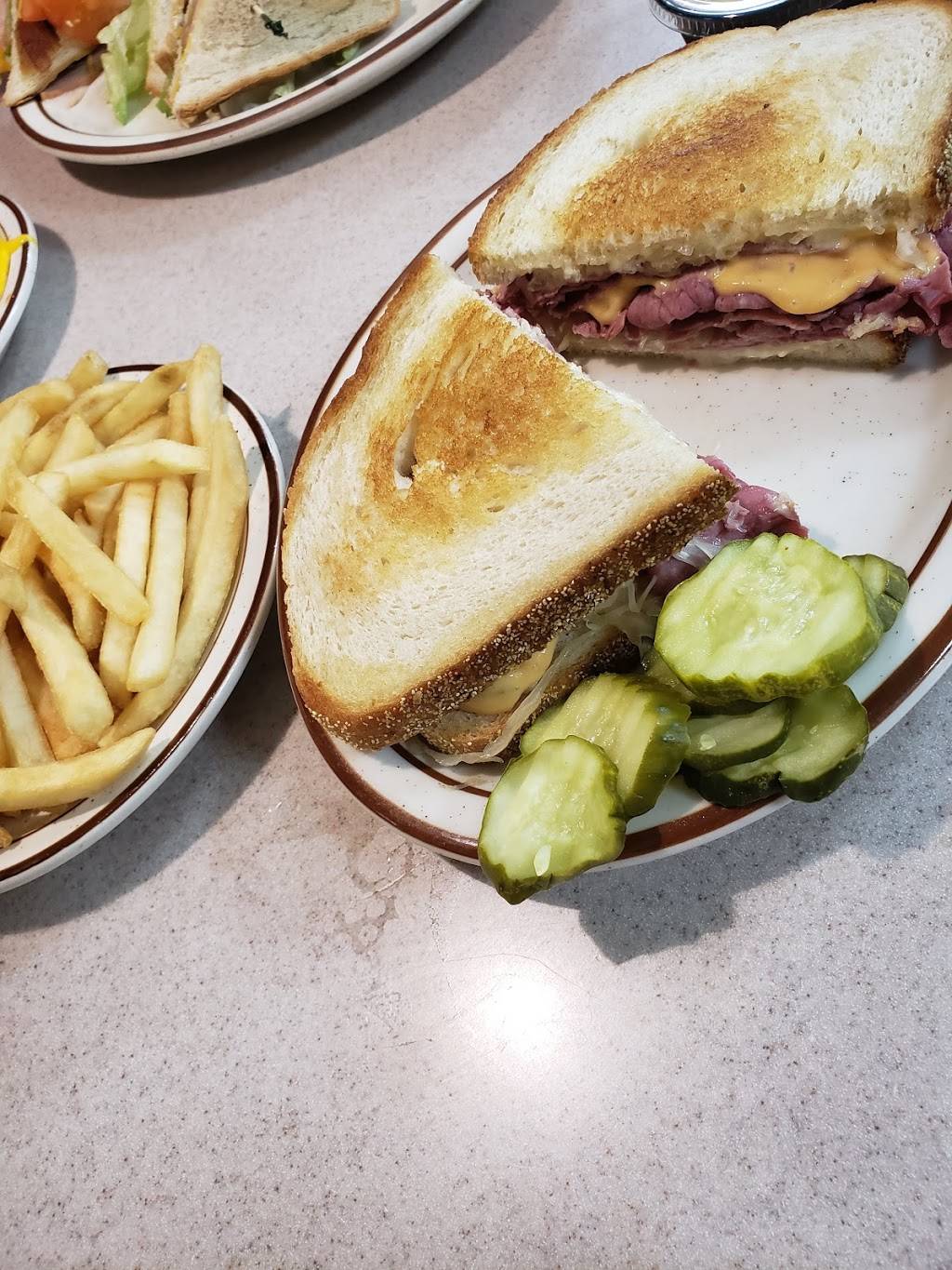 Leos Coney Island | restaurant | 5575 Greenfield Rd, Dearborn, MI 48126, USA | 3132530200 OR +1 313-253-0200