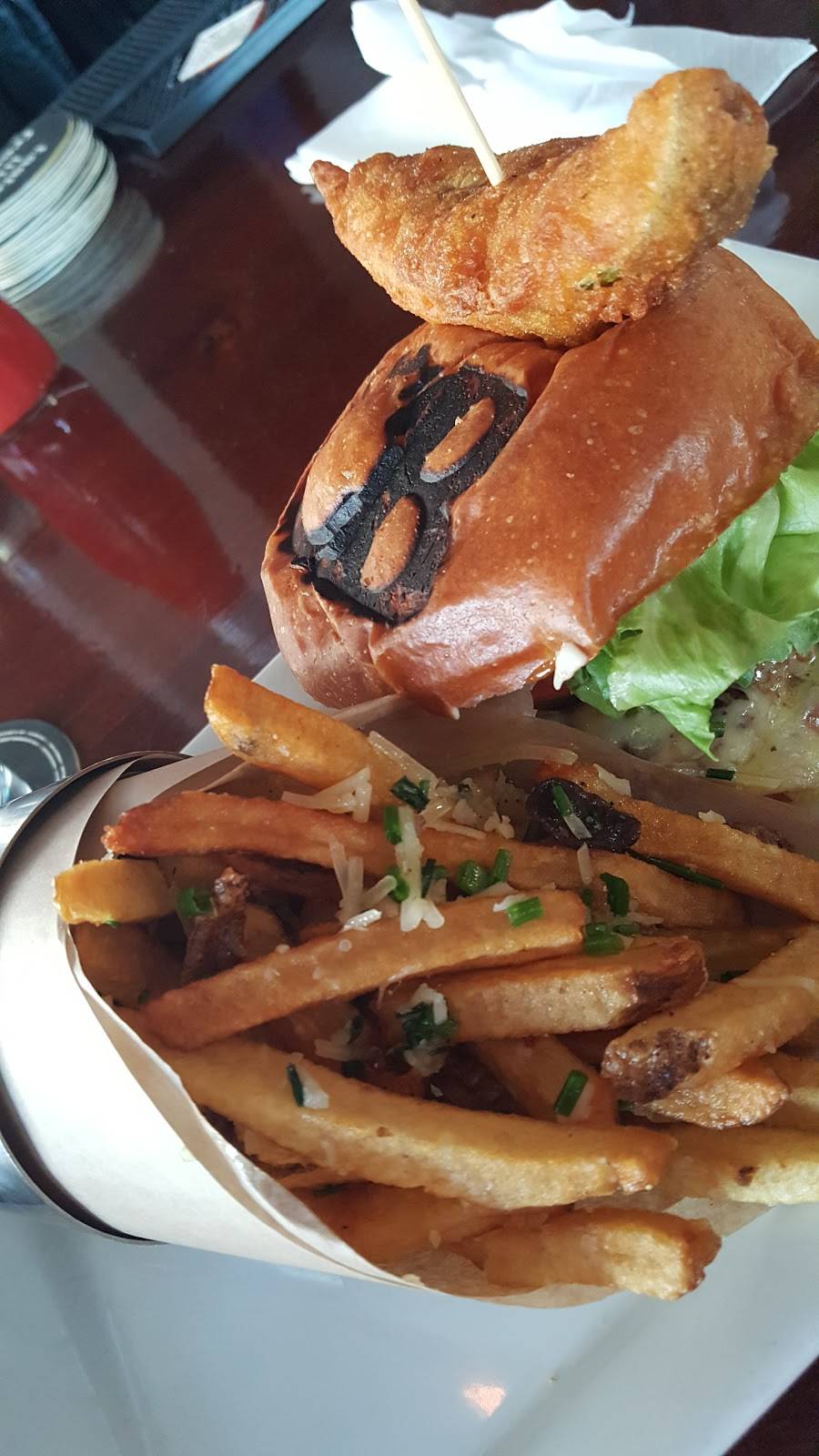 Citizen Burger Bar | restaurant | 1051 N Highland St, Arlington, VA 22201, USA | 7035677401 OR +1 703-567-7401