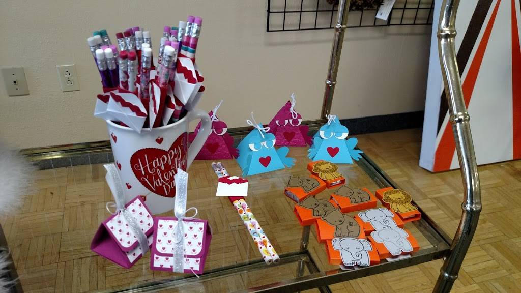 Main Moon | restaurant | 7050 Market St, Youngstown, OH 44512, USA | 3307263885 OR +1 330-726-3885