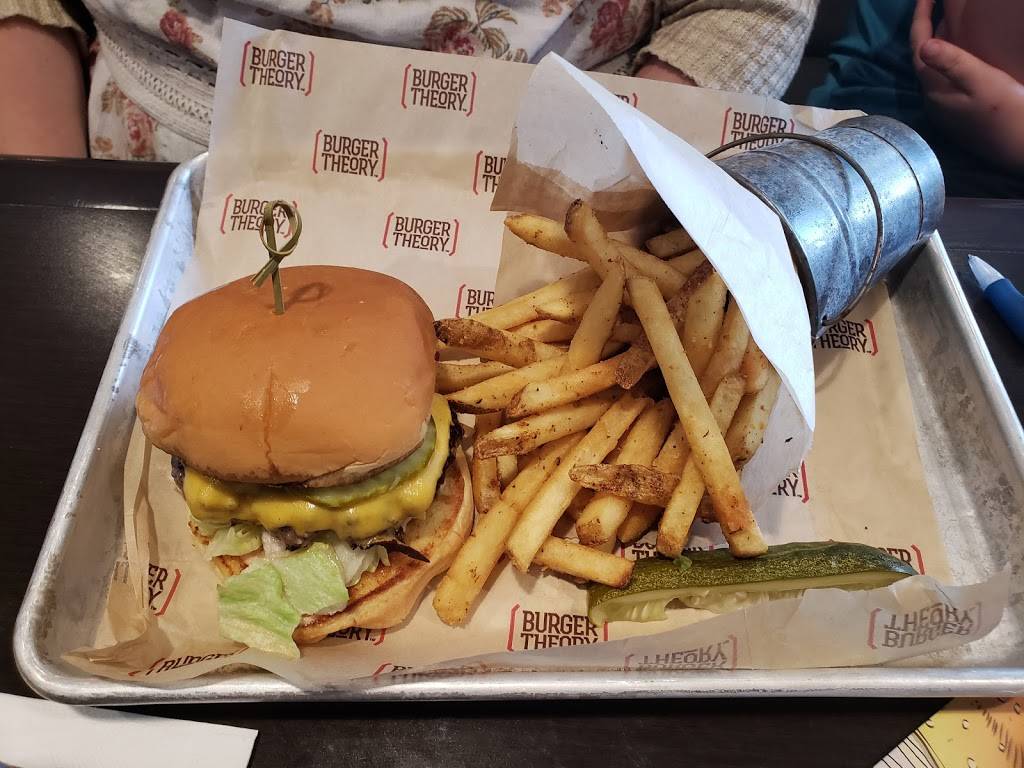 Burger Theory at Holiday Inn Indianapolis Airport | restaurant | 8555 Stansted Dr, Indianapolis, IN 46241, USA | 3174552451 OR +1 317-455-2451