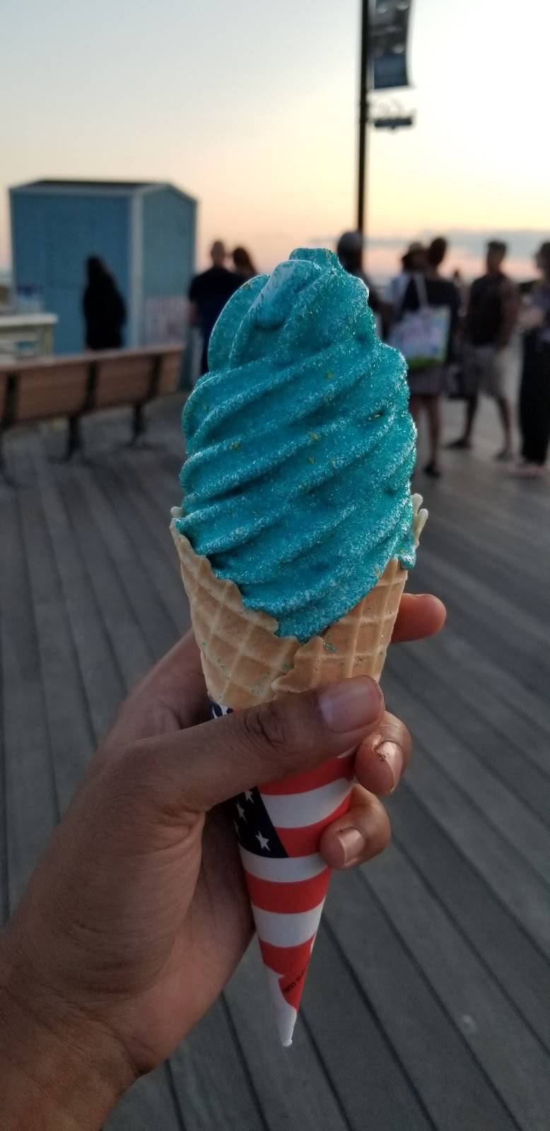 Beach Burger | restaurant | Boardwalk @, Grand Blvd, Long Beach, NY 11561, USA | 5164318800 OR +1 516-431-8800