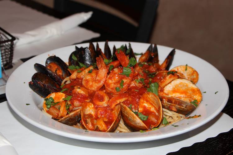 Villa Pizzeria Ristorante | restaurant | 411 Barnum Avenue Cutoff, Stratford, CT 06614, USA | 2033772033 OR +1 203-377-2033