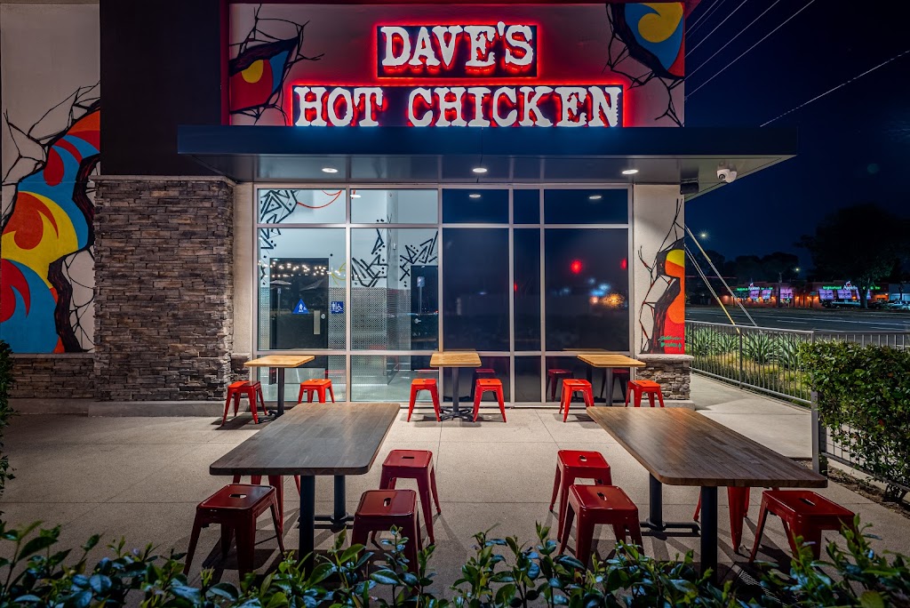 Daves Hot Chicken | restaurant | 110 Fletcher Pkwy Suite 101, El Cajon, CA 92020, USA | 8582585881 OR +1 858-258-5881