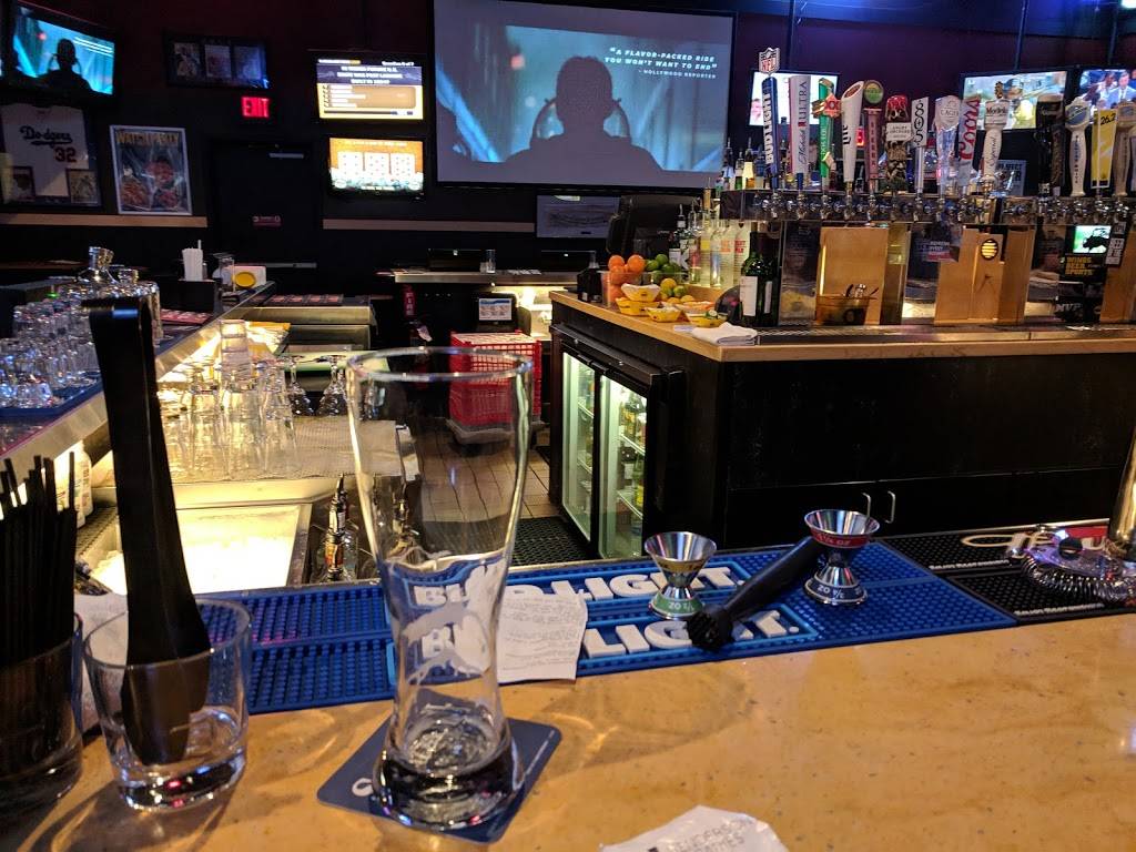 Buffalo Wild Wings | meal takeaway | 65 E Horizon Ridge Pkwy, Henderson, NV 89002, USA | 7025645795 OR +1 702-564-5795