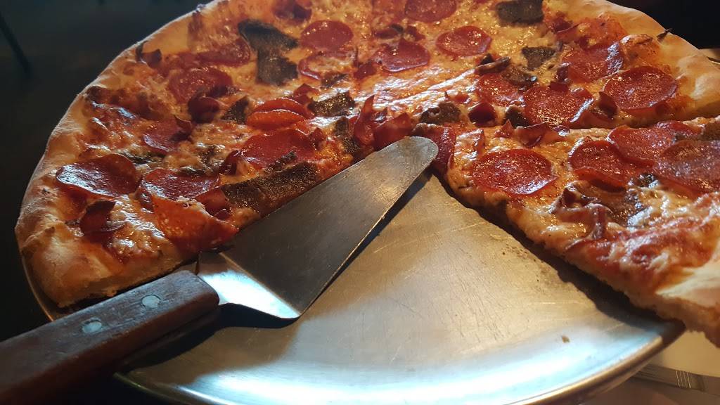 Mama Mia Pizza & Italian Restaurant | restaurant | 1700 Raleigh Rd Pkwy W #132, Wilson, NC 27896, USA | 2522061200 OR +1 252-206-1200