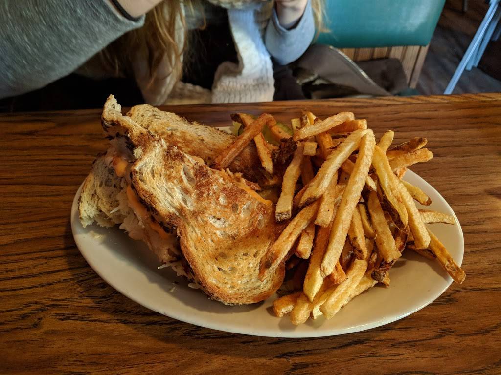 Forts Old Town Tavern | restaurant | 122 W Herrick Ave, Wellington, OH 44090, USA | 4406473520 OR +1 440-647-3520