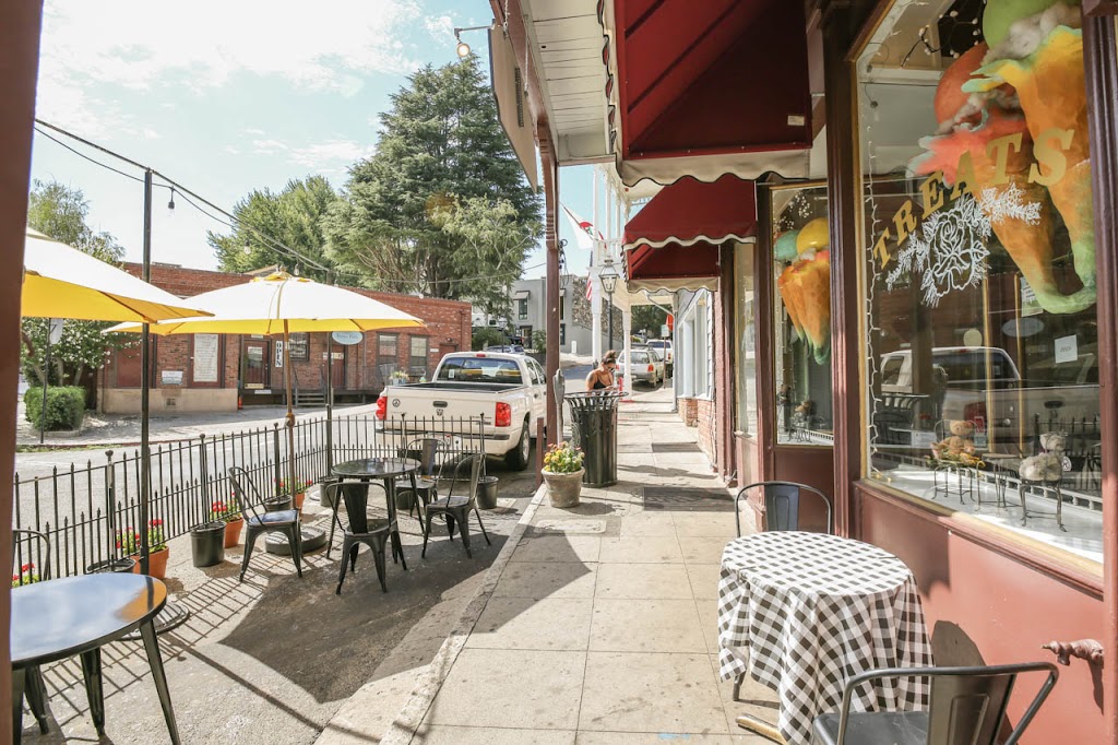 Treats | restaurant | 210 Main St, Nevada City, CA 95959, USA | 5309135819 OR +1 530-913-5819