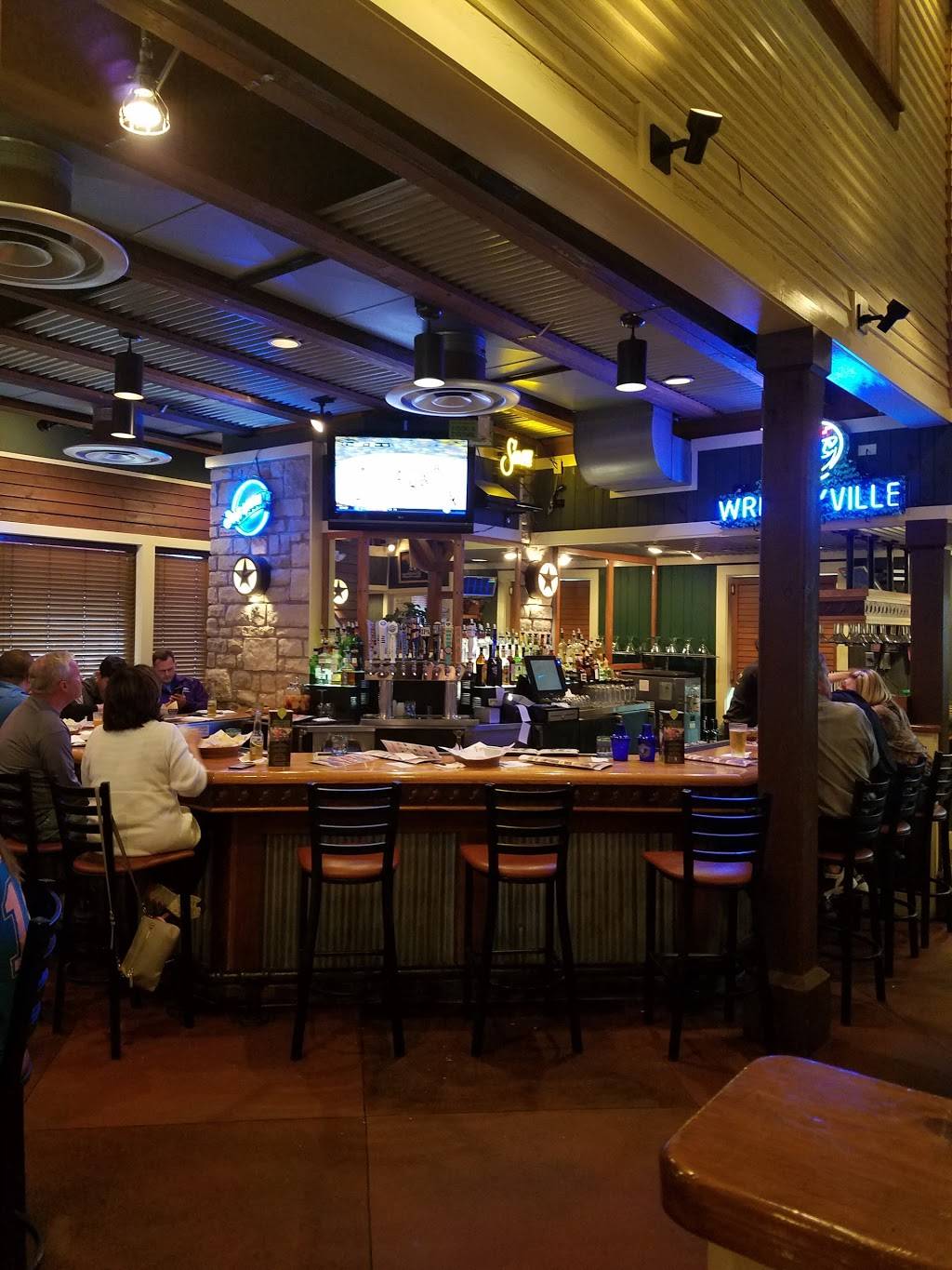 Chilis Grill & Bar | meal takeaway | 5620 Northwest Hwy, Crystal Lake, IL 60014, USA | 8153569216 OR +1 815-356-9216