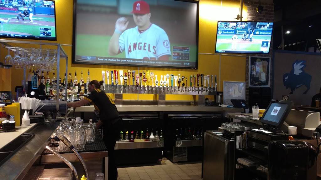 Buffalo Wild Wings | restaurant | 2747 Milwaukee Rd, Beloit, WI 53511, USA | 6083621520 OR +1 608-362-1520