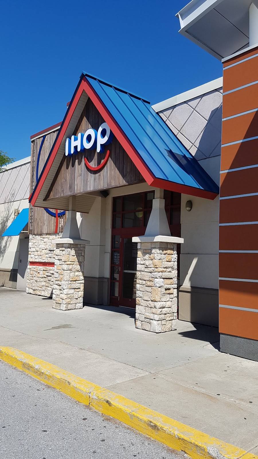 IHOP | bakery | 155 Dorset St, South Burlington, VT 05403, USA | 8026583303 OR +1 802-658-3303