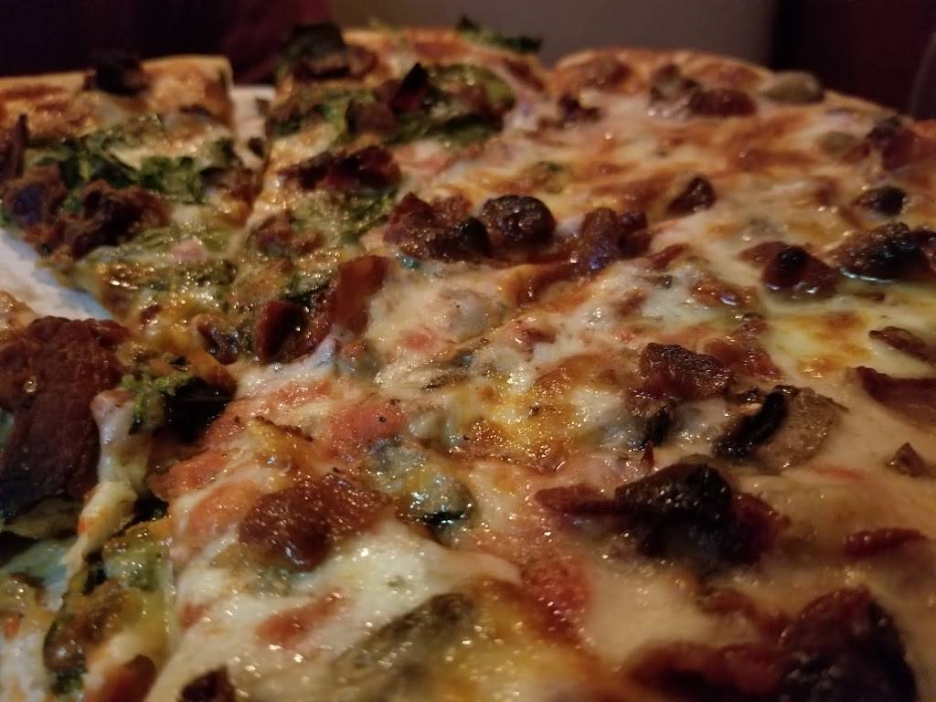 Oakville Pizza | restaurant | 263 Main St, Oakville, CT 06779, USA | 8602749233 OR +1 860-274-9233