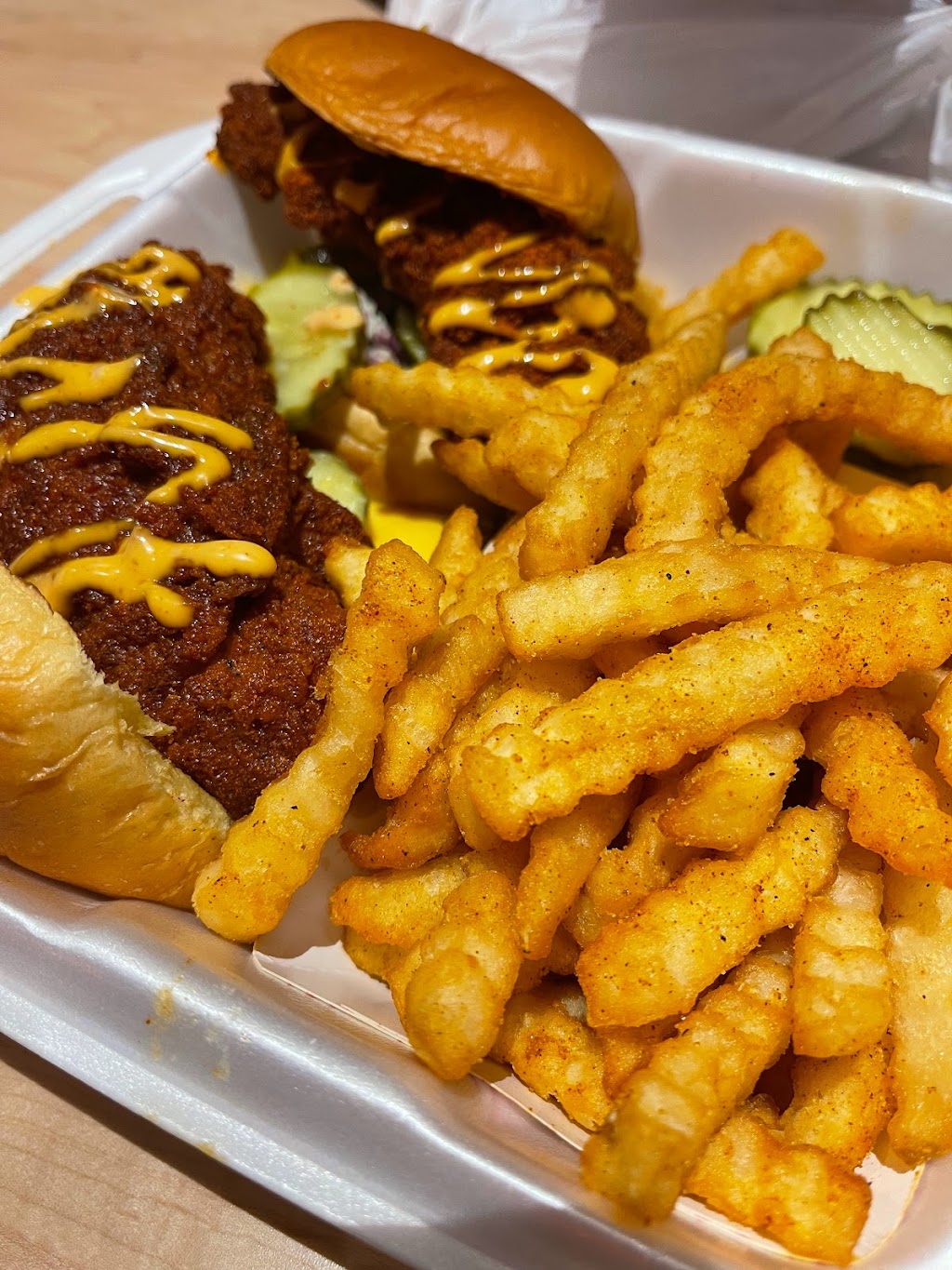 Daves Hot Chicken | restaurant | 22208 Michigan Ave, Dearborn, MI 48124, USA | 3133800699 OR +1 313-380-0699