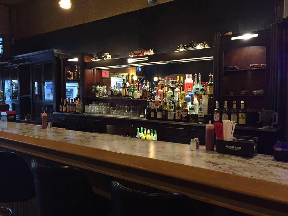 Crickets 7th St. Bar & Grille | restaurant | 120 W E 7th St, Auburn, IN 46706, USA | 2609259980 OR +1 260-925-9980