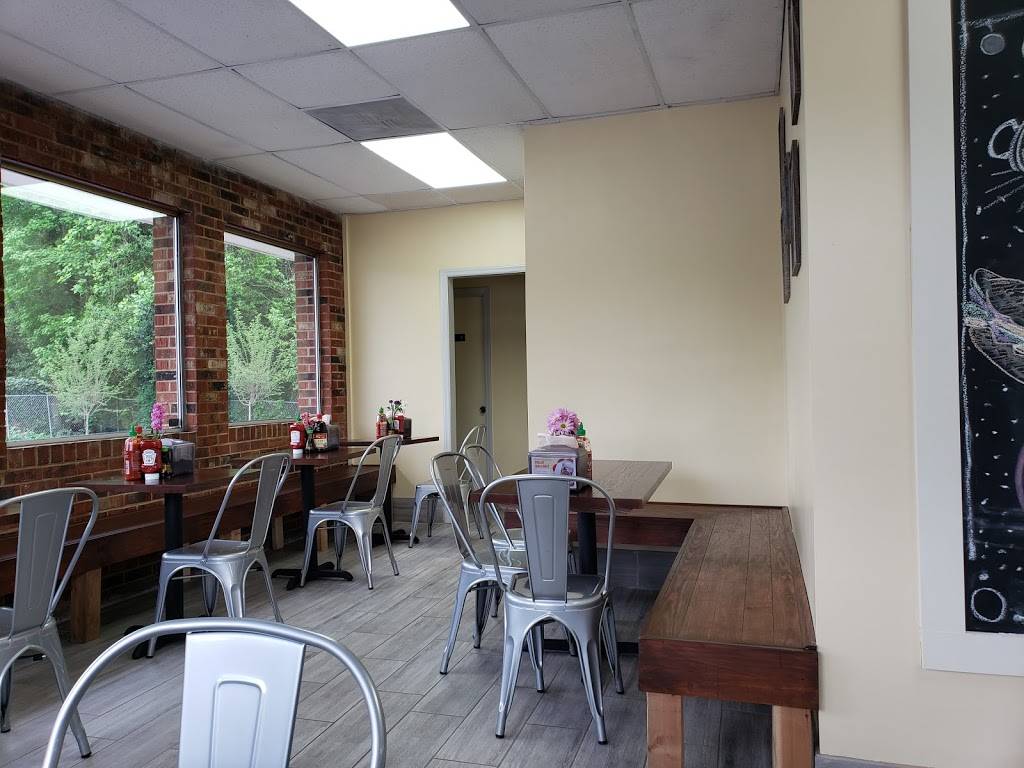 Crispy Banh Mi | restaurant | 2934 Shamrock Dr, Charlotte, NC 28205, USA | 9802377704 OR +1 980-237-7704