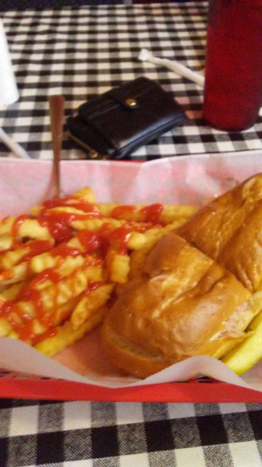 Chucks Deli | restaurant | 836 Unaka St, Harriman, TN 37748, USA | 8658825140 OR +1 865-882-5140