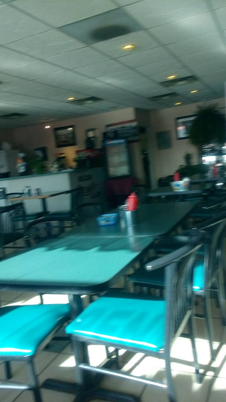 18 Wheeler Truck Stop Restaurant | restaurant | 3613 Queens Line, Tilbury, ON N0P 2L0, Canada | 5196821166 OR +1 519-682-1166