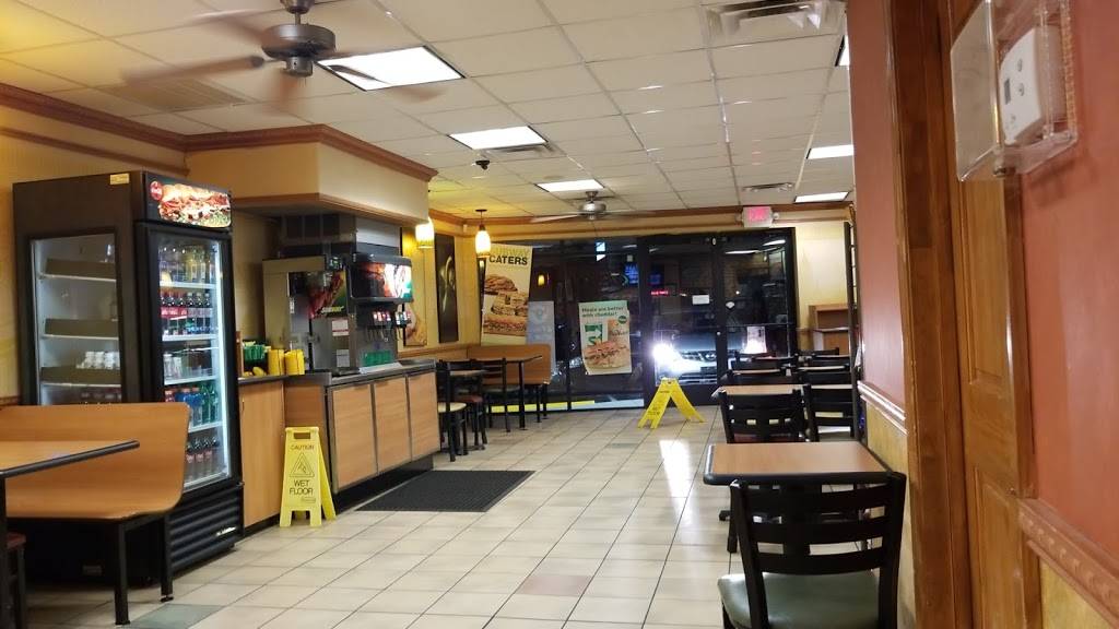 Subway Restaurants | restaurant | 2420 Lebanon Pike, Nashville, TN 37214, USA | 6153913191 OR +1 615-391-3191