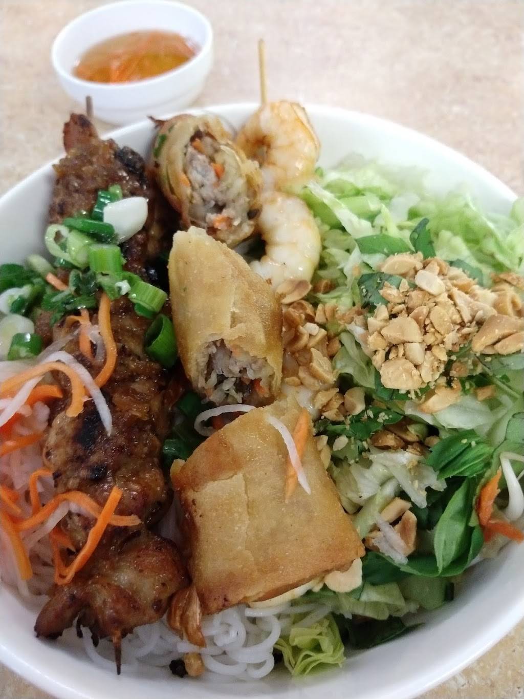 VK Viet Kitchen | restaurant | 758 S 38th St, Tacoma, WA 98418, USA | 2534743992 OR +1 253-474-3992