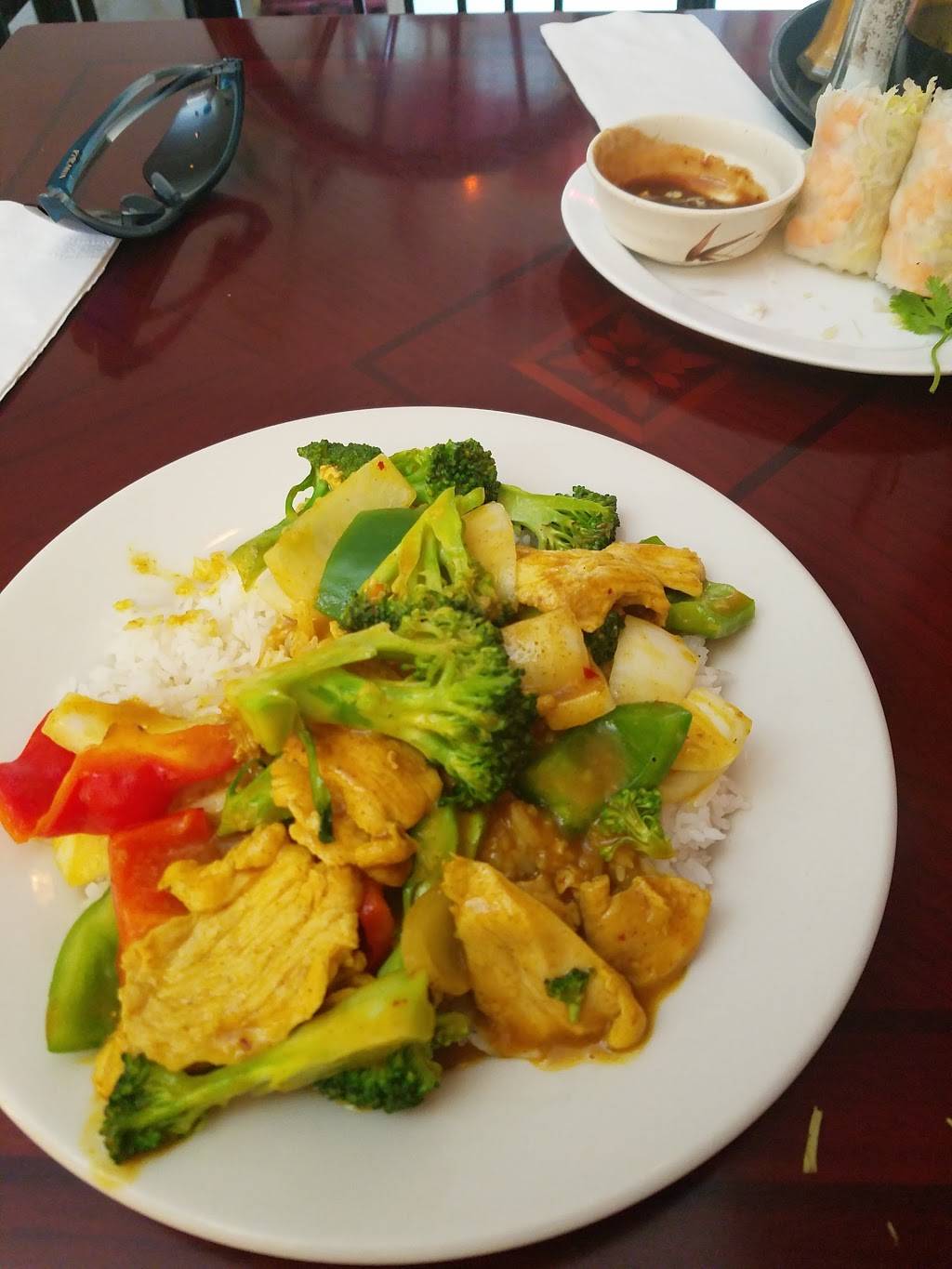 The Viet Nam Restaurant | restaurant | 304 N Main St # A, Spring Valley, NY 10977, USA | 8454257446 OR +1 845-425-7446