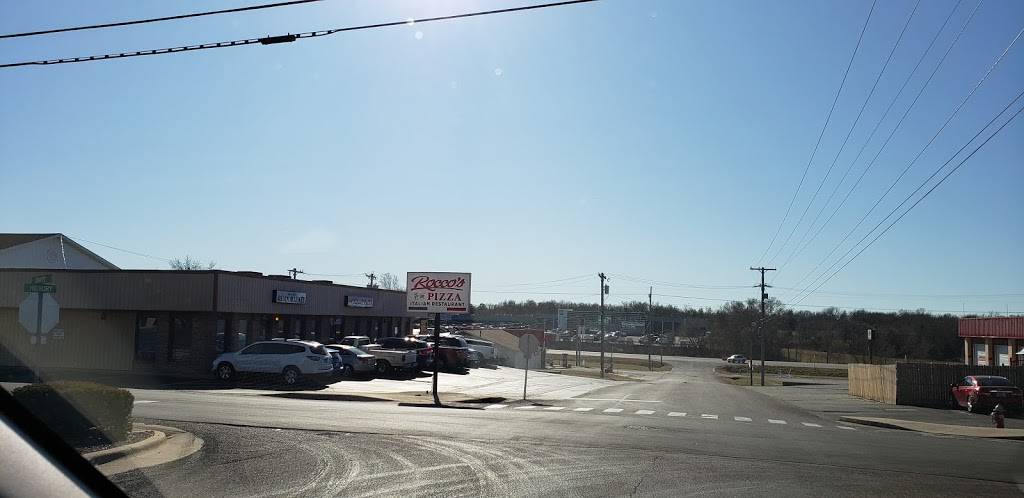 Roccos Pizza of Monett | restaurant | 301 S Hickory St, Monett, MO 65708, USA | 4176351206 OR +1 417-635-1206