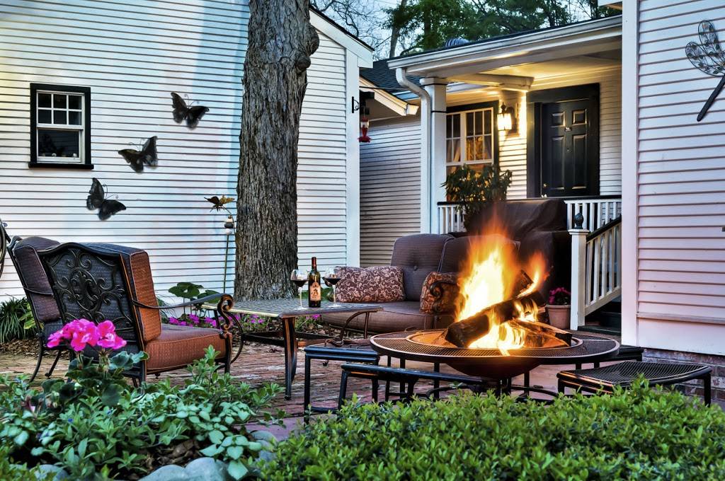 Carriage House Bed & Breakfast | restaurant | 401 N Polk St, Jefferson, TX 75657, USA | 9036659511 OR +1 903-665-9511