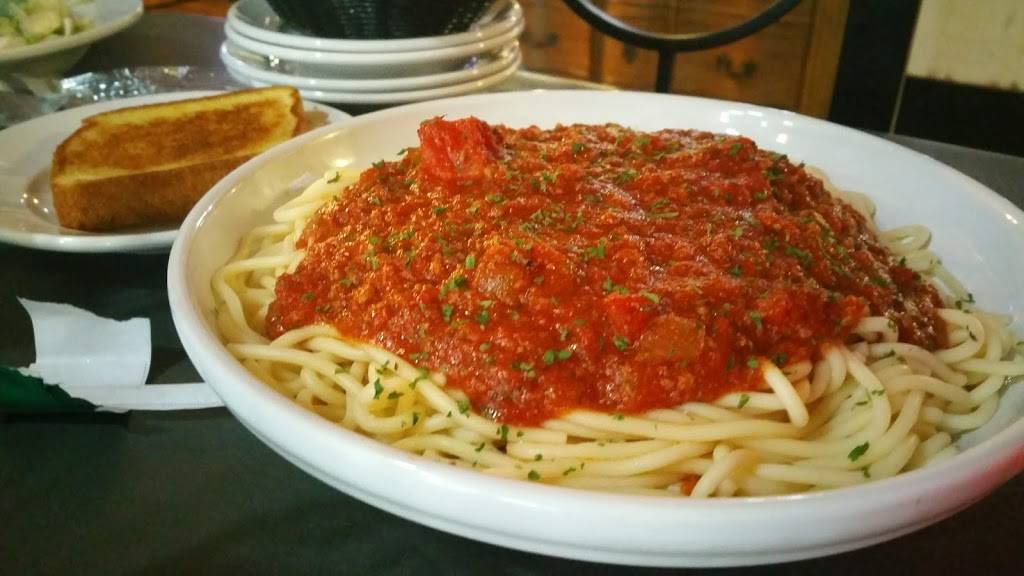 Avia Family Dining | restaurant | 111 S Saginaw St, Holly, MI 48442, USA | 2483825460 OR +1 248-382-5460