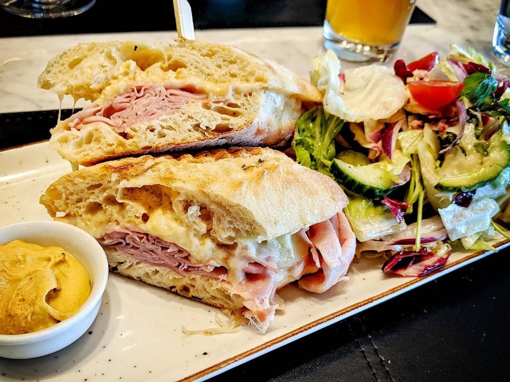 Black Angus Steakhouse | restaurant | 3250 Bloor St W Unit 126, Etobicoke, ON M8X 2X4, Canada | 4162337406 OR +1 416-233-7406