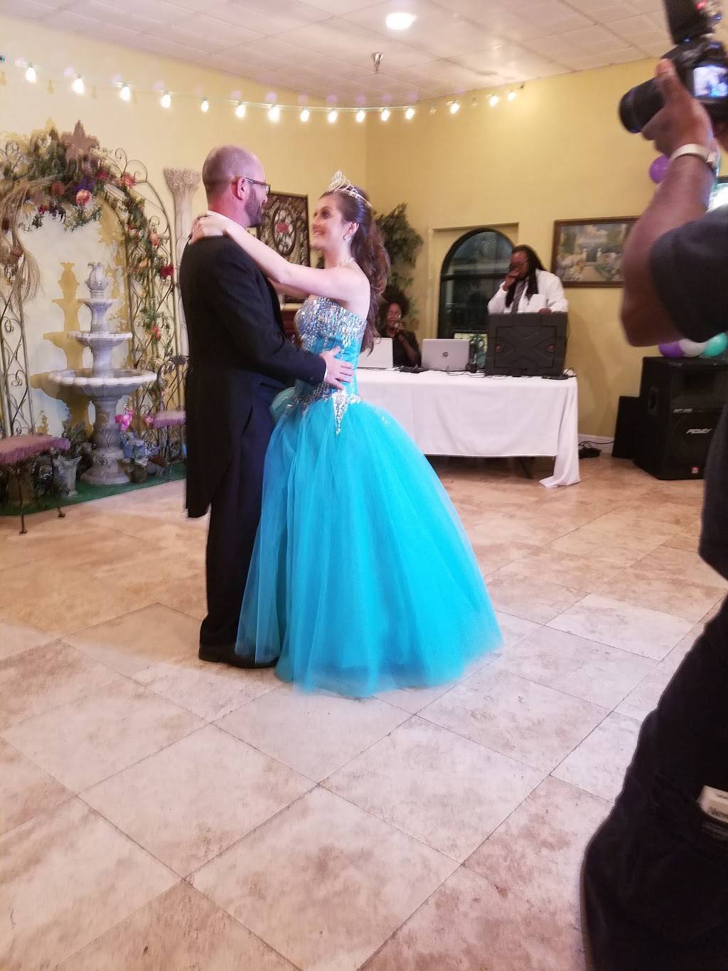 The Empress Tea Room & Divine Menu Catering | cafe | 12924 Dale Mabry Hwy, Tampa, FL 33618, USA | 8139889027 OR +1 813-988-9027