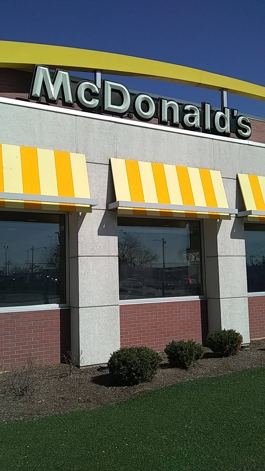 McDonalds | cafe | 962 W Eldorado St, Decatur, IL 62522, USA | 2174228149 OR +1 217-422-8149
