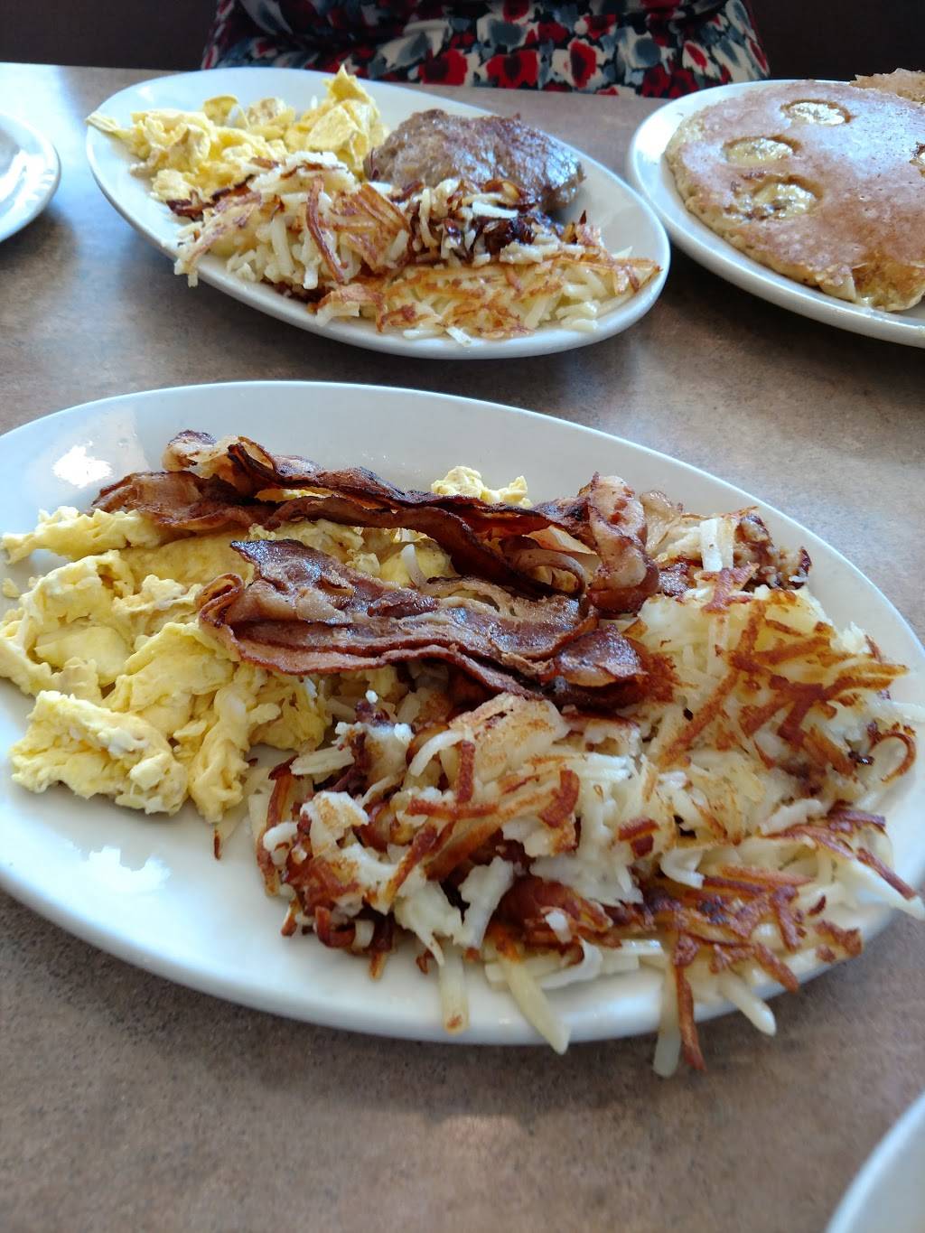 Samanthas Sunny Corner Restaurant | restaurant | 4025 Hills and Dales Rd NW, Canton, OH 44708, USA | 3304930523 OR +1 330-493-0523