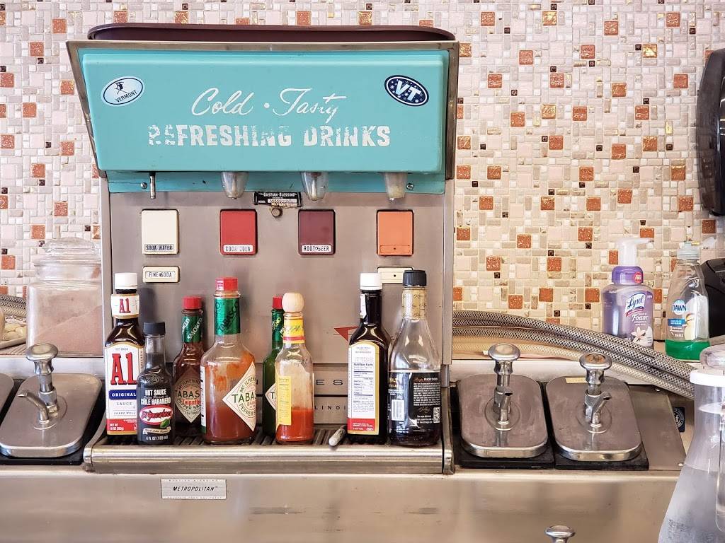 Tuttles Family Diner | restaurant | 41 Main St N, Wells River, VT 05081, USA | 8027573333 OR +1 802-757-3333