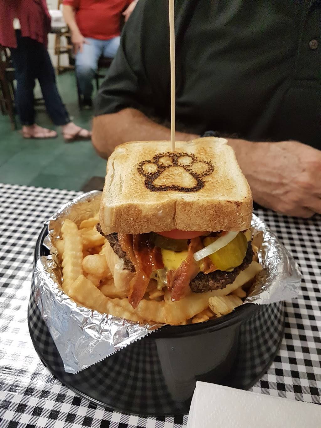 Dog House | restaurant | 100 S Truman Blvd, Crystal City, MO 63019, USA | 6364650718 OR +1 636-465-0718