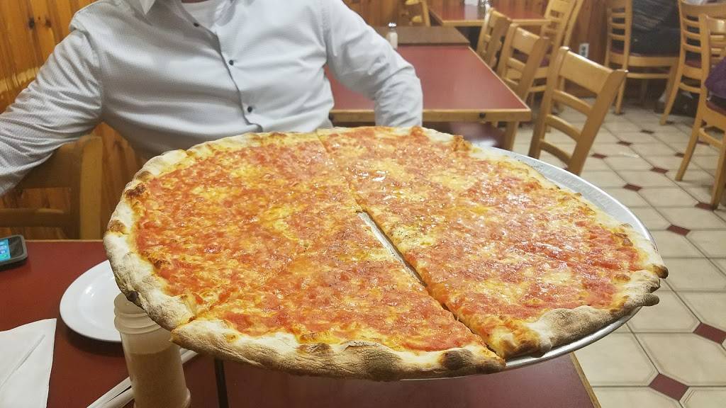 Johnnys Pizzeria | restaurant | 30 W Lincoln Ave, Mt Vernon, NY 10550, USA | 9146681957 OR +1 914-668-1957
