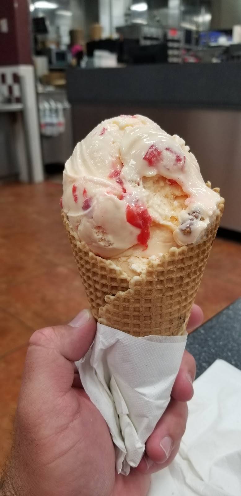 Braums Ice Cream & Burger Restaurant | restaurant | 6570 E 71st St, Tulsa, OK 74133, USA | 9184935706 OR +1 918-493-5706