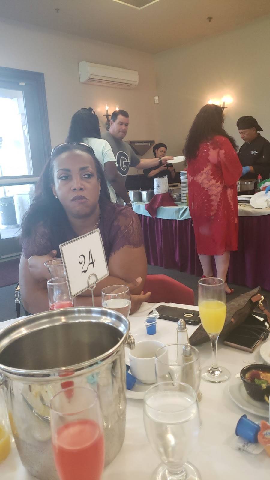 The Lakes Bar & Lounge | restaurant | 16600 Clubhouse Dr, Fontana, CA 92336, USA | 9093502500 OR +1 909-350-2500