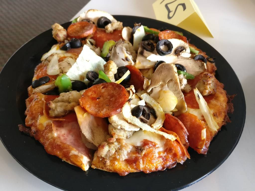 Round Table Pizza | meal delivery | 40034 CA-49 a2, Oakhurst, CA 93644, USA | 5596837472 OR +1 559-683-7472