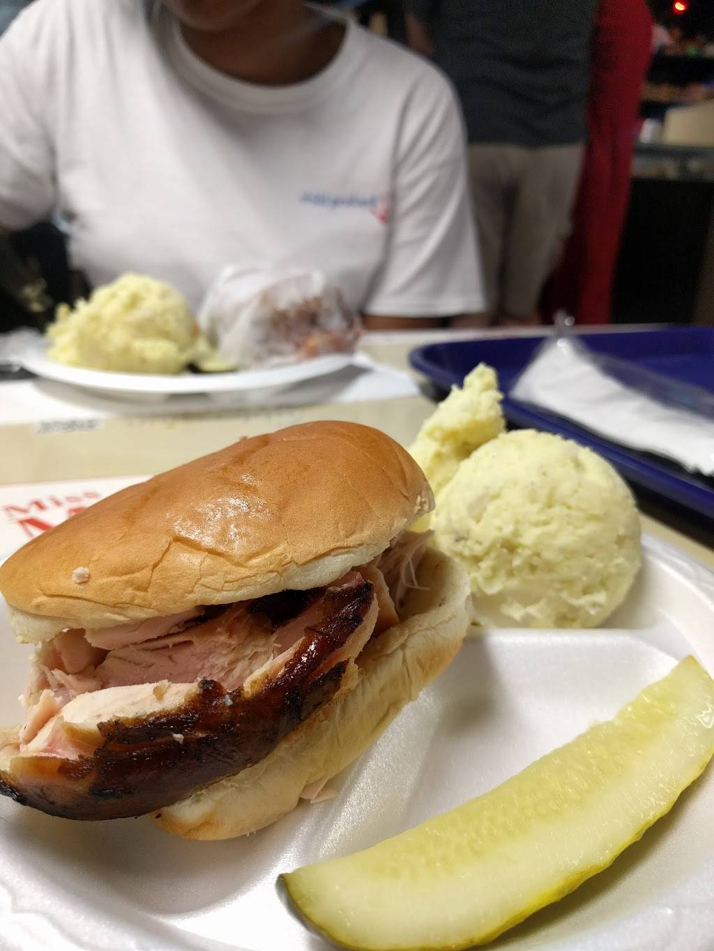 Miss Myras Pit Bar B Q | restaurant | 3278 Cahaba Heights Rd, Birmingham, AL 35243, USA | 2059676004 OR +1 205-967-6004