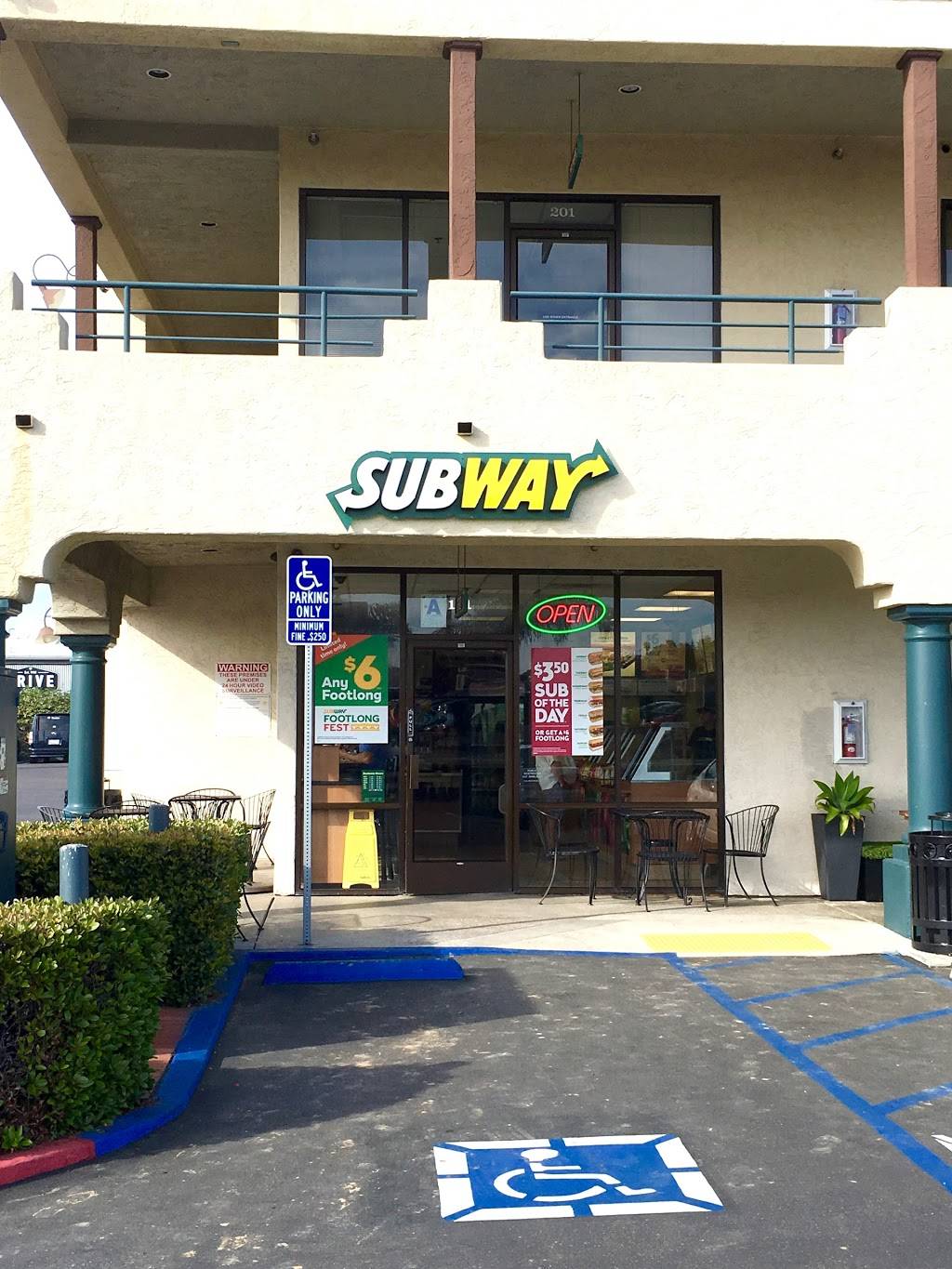 Subway Restaurants | restaurant | 124 Lomas Santa Fe Dr, Plaza Ste 101, Solana Beach, CA 92075, USA | 8587921158 OR +1 858-792-1158