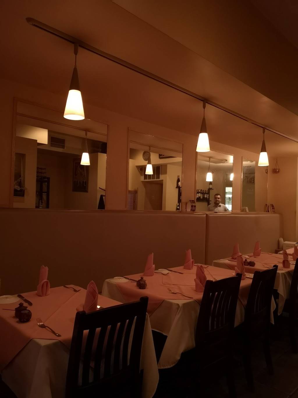 Alis Tandoori Curry House | restaurant | 2306 Queen St E, Toronto, ON M4E 1G8, Canada | 4166943056 OR +1 416-694-3056