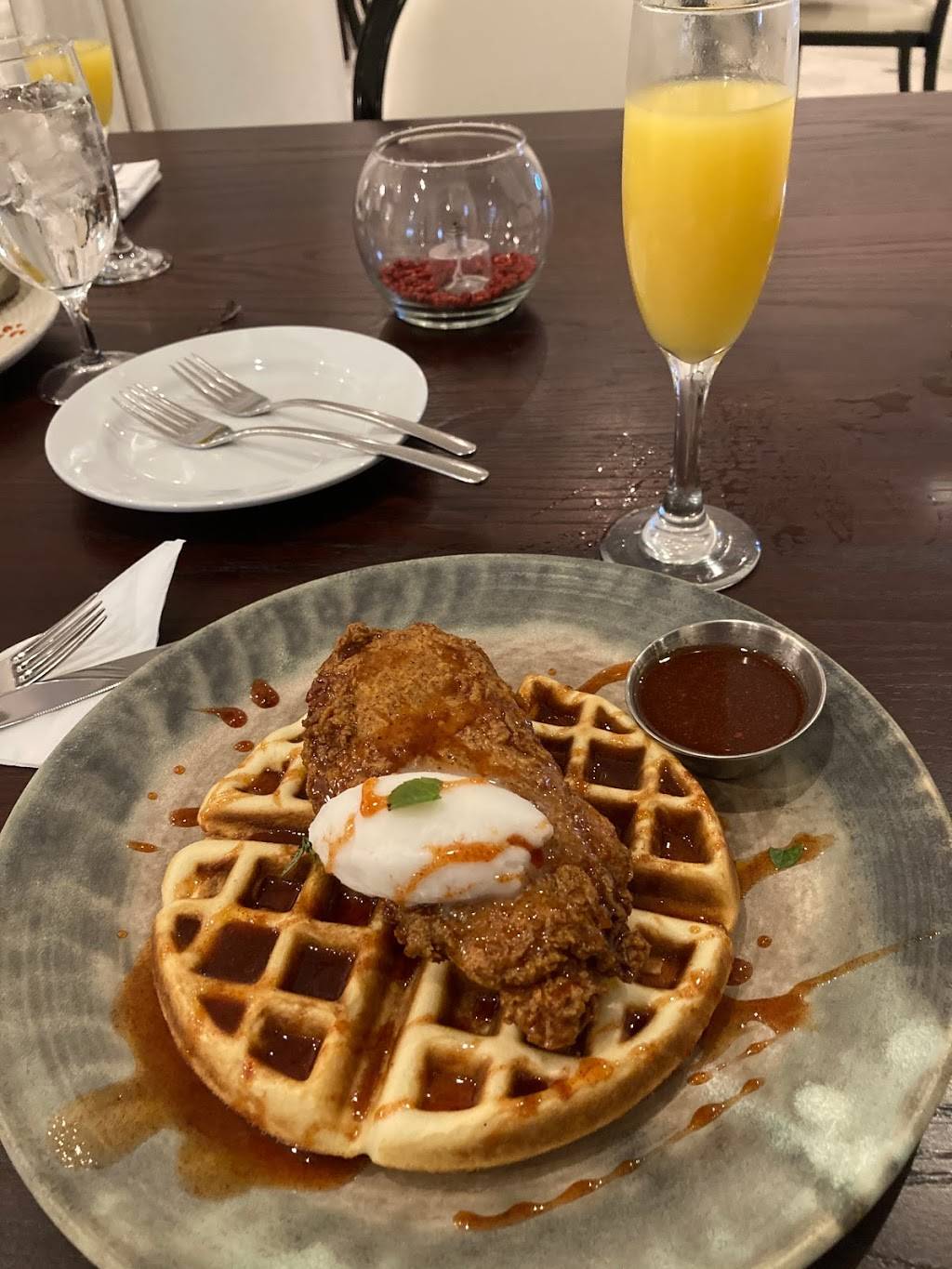 White Pillars Restaurant and Lounge | restaurant | 1696 Beach Blvd, Biloxi, MS 39531, USA | 2282070885 OR +1 228-207-0885