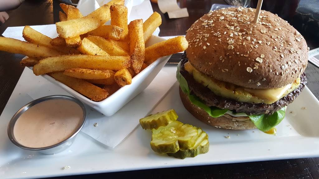 Burgerhaus - Valparaiso | restaurant | 3304 Calumet Ave, Valparaiso, IN 46383, USA | 2192863296 OR +1 219-286-3296