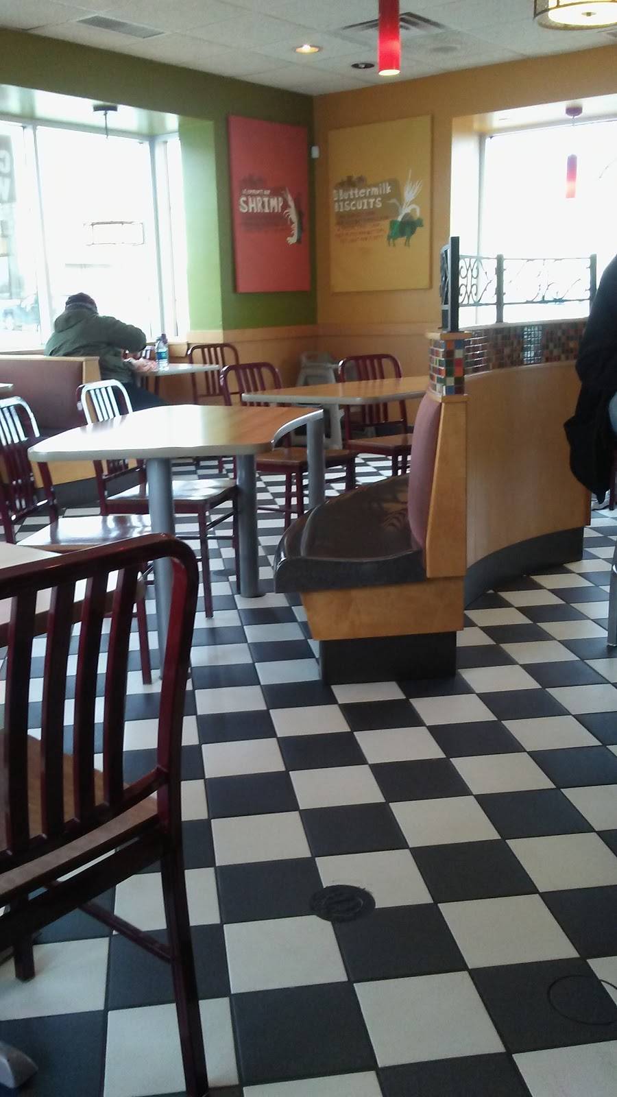 Popeyes Louisiana Kitchen | restaurant | 2399 W North Ave, Milwaukee, WI 53205, USA | 4143429888 OR +1 414-342-9888