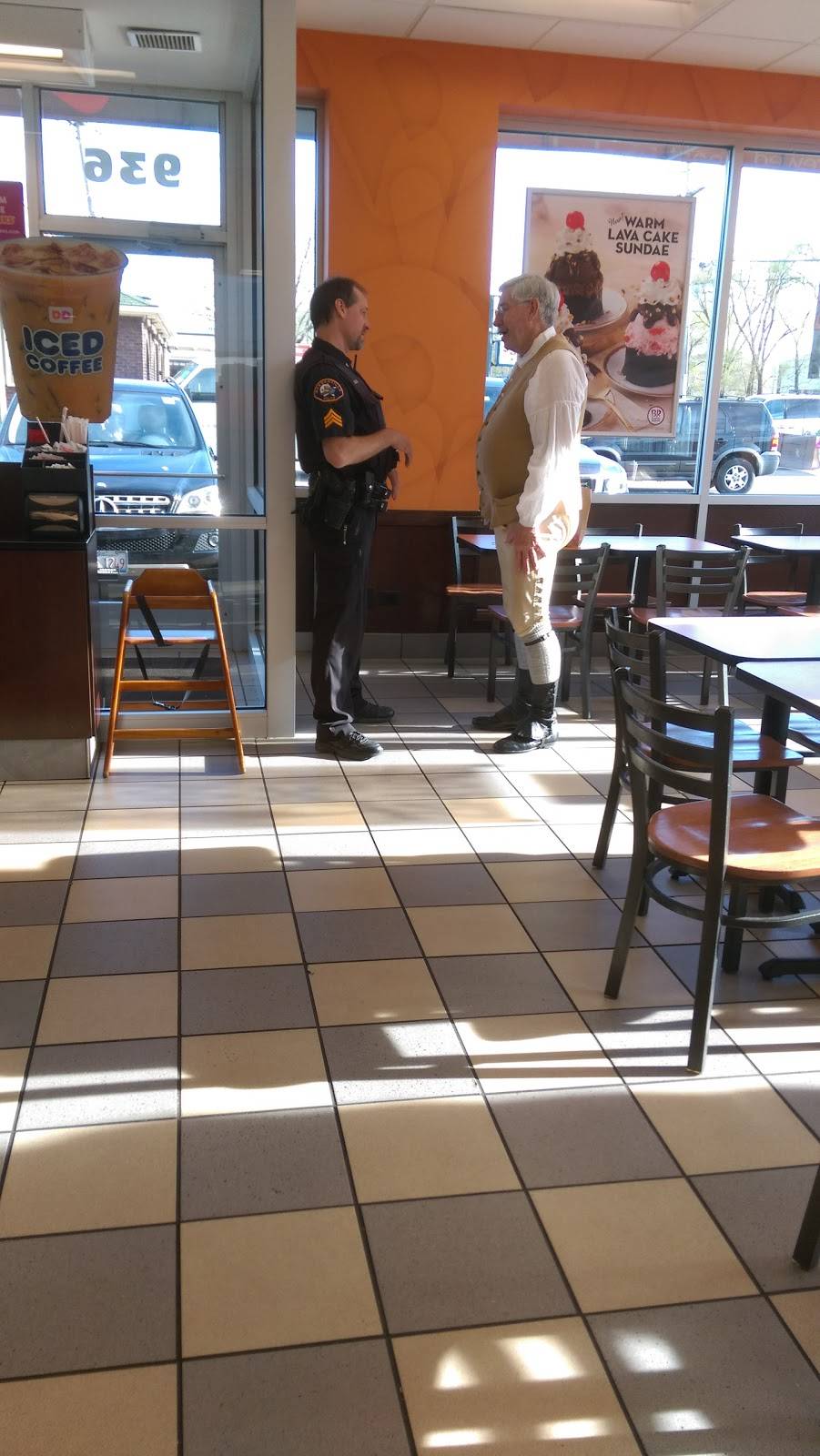 Dunkin Donuts | cafe | 936 N York St, Elmhurst, IL 60126, USA | 6305309292 OR +1 630-530-9292