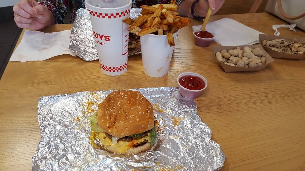 Five Guys | meal takeaway | 585 Brookwood Village, Birmingham, AL 35209, USA | 2054148459 OR +1 205-414-8459