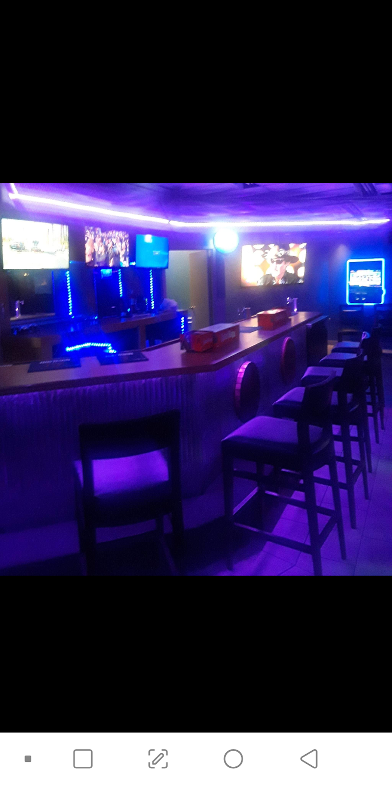 Showboat bikini sports resort | night club | 1846 US-54, El Dorado, KS 67042, USA | 3164522812 OR +1 316-452-2812