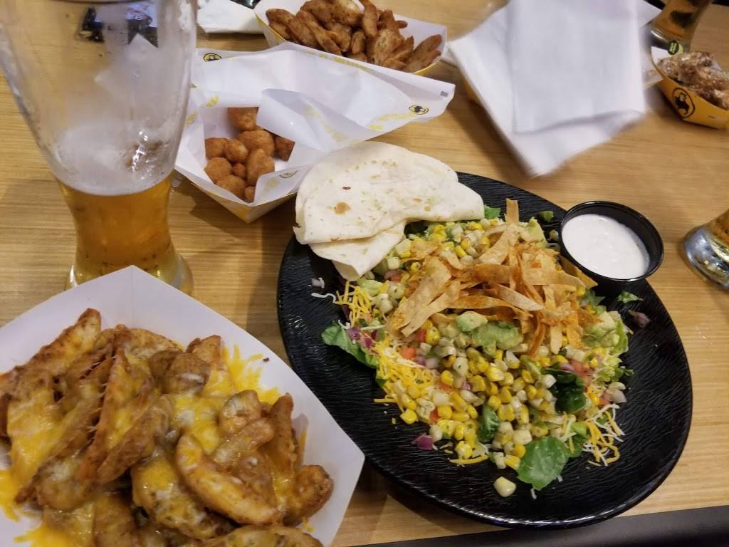 Buffalo Wild Wings | restaurant | 2650 N Narragansett Ave, Chicago, IL 60639, USA | 7736224392 OR +1 773-622-4392