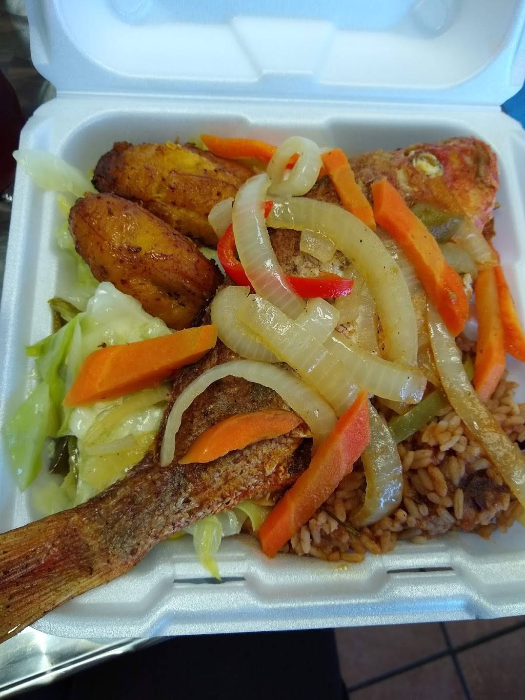 Golden Krust Caribbean Bakery & Grill | restaurant | 1020 FL-50, Clermont, FL 34711, USA | 3527085515 OR +1 352-708-5515